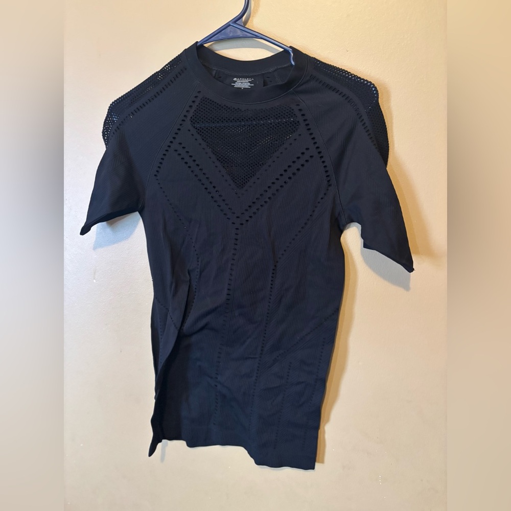 Athleta Momentum Mesh Short Sleeve Tee Black Seamless Training Top Small